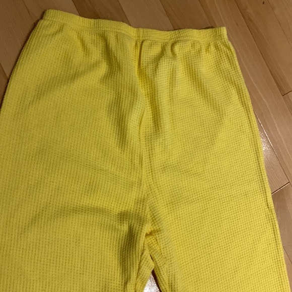 ✏️🆓 w $30+ purch 1 Yellow & 1 White Ribbed thermal underwear - size M - Picture 9 of 16